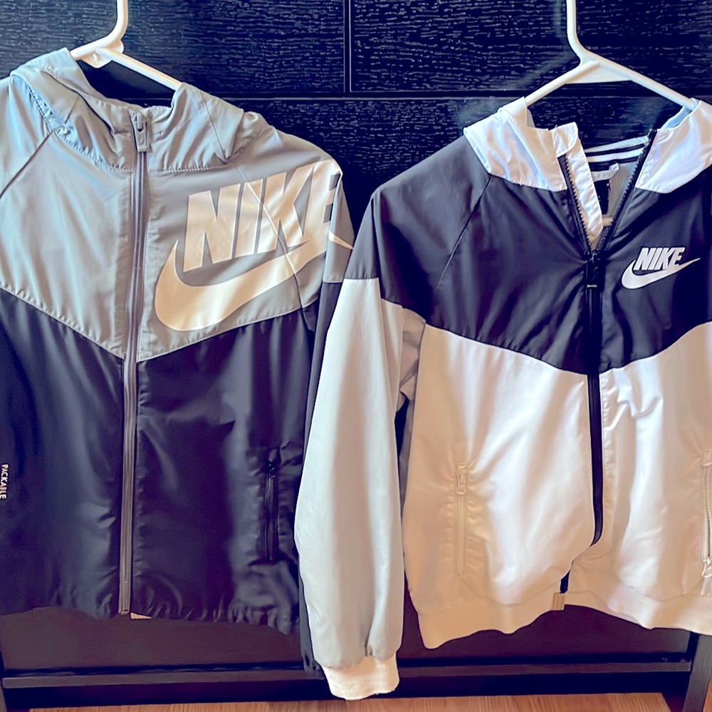 2 Youth Medium Boys Nike Windbreakers